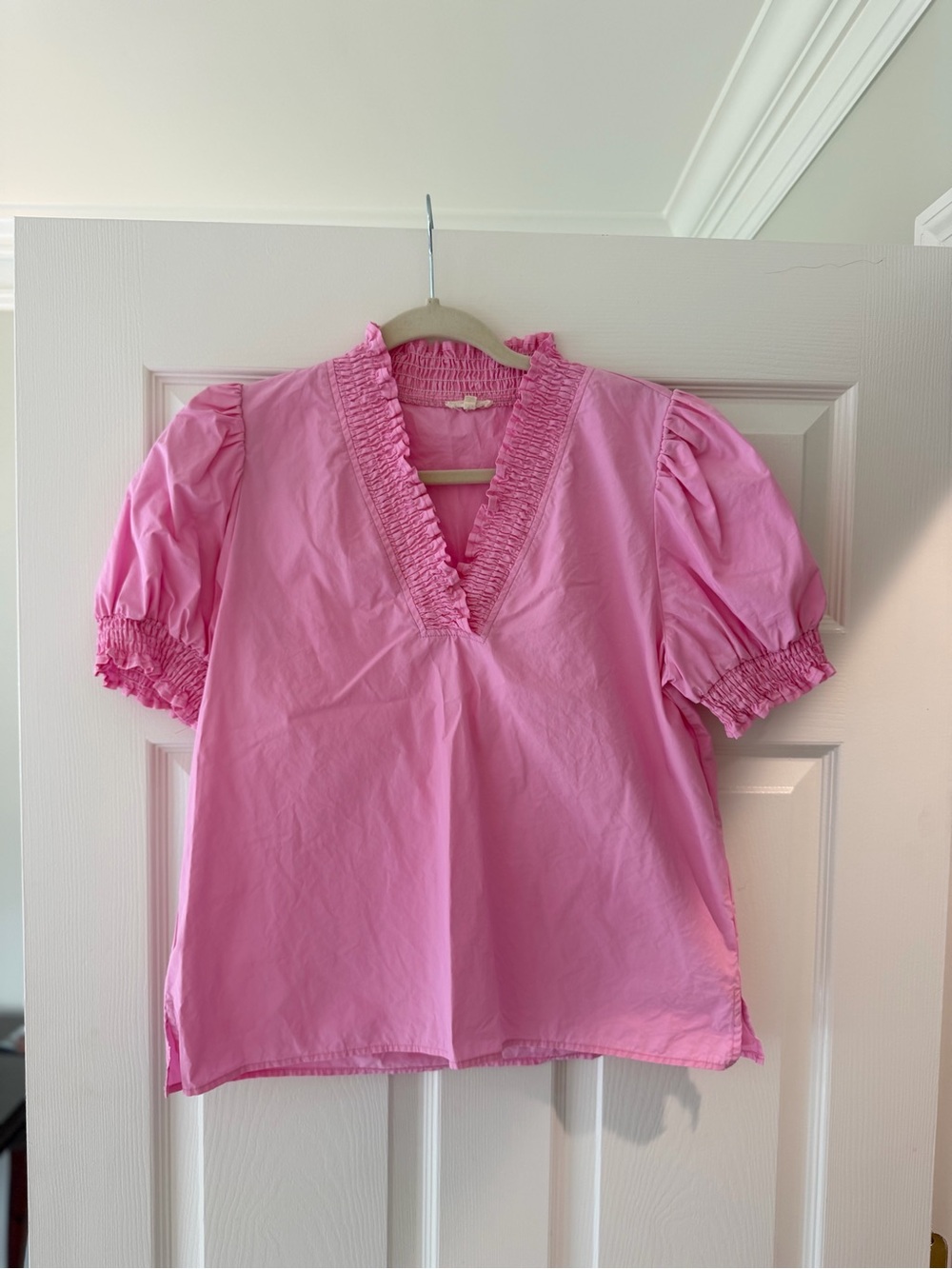 Jodiful Pink Ruffle V‑Neck Puff Sleeve Top